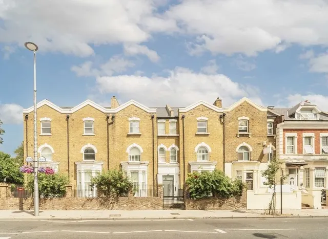 High Street, Acton, W3, photo 1