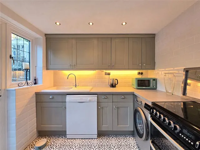 Allenswood Road, London, SE9, photo 3