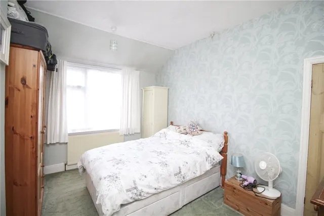 Photo 3 — Lymington Avenue, Leigh-on-Sea, Essex, SS9