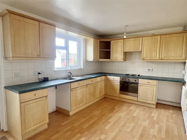 Helena Court, Penwithick, photo 3