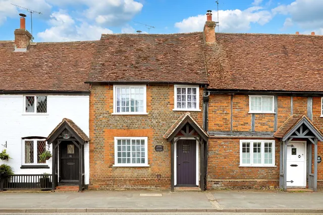 Aylesbury End, Beaconsfield, HP9, photo 1