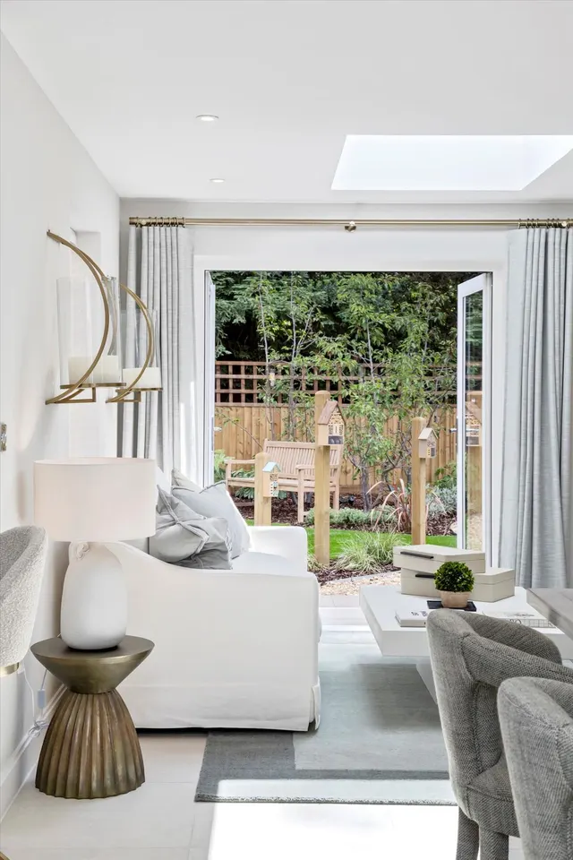 Brooklands Grove, Weybridge, KT13, photo 2