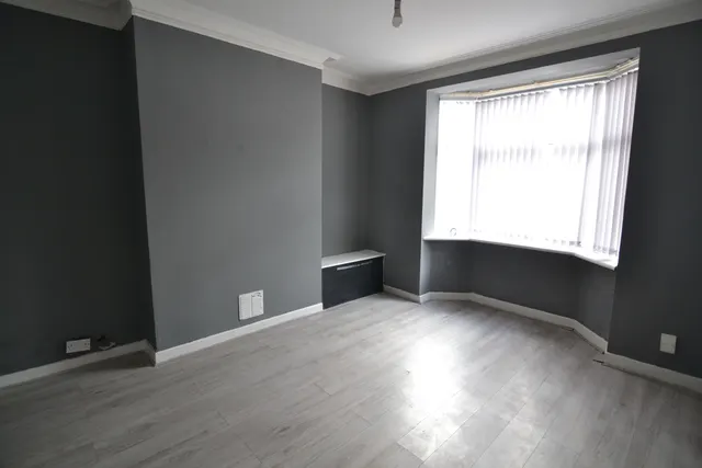 Bescot Road, Walsall, West Midlands, WS2 9AD, photo 1