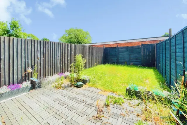 Hardwick Crescent, Syston, LE7, photo 2