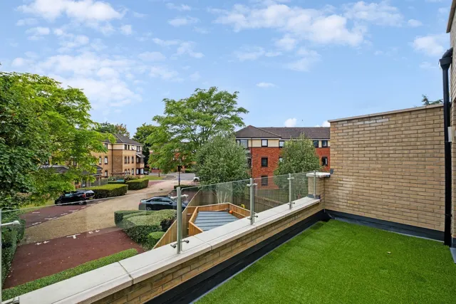 Gunnersbury Mews, London, W4, photo 3