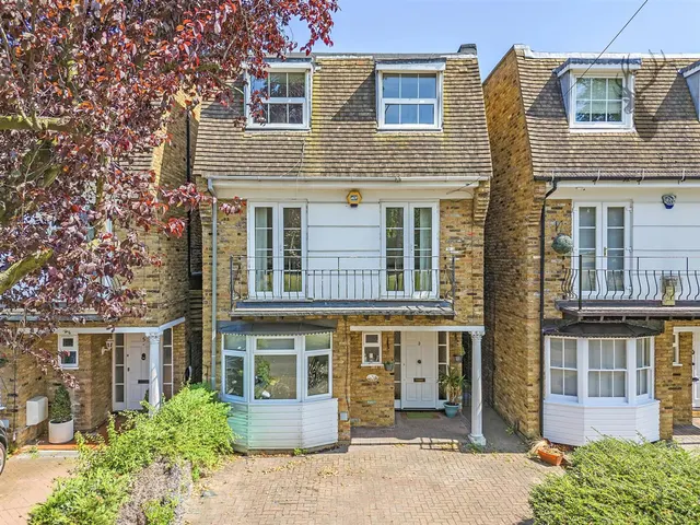 Woodford Green, IG8, photo 1
