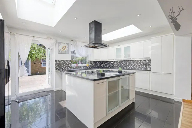 Woodford Green, IG8, photo 3