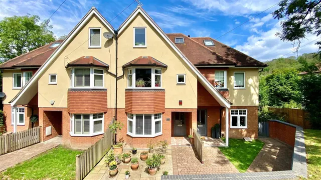 Hillbury Road, Warlingham, CR6, photo 1