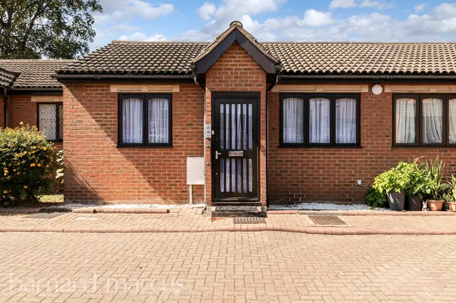 Bletchingley Close, Thornton Heath, photo 1