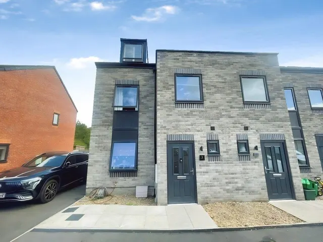 Dunlin Close, Carlisle, CA2 7FJ, photo 1
