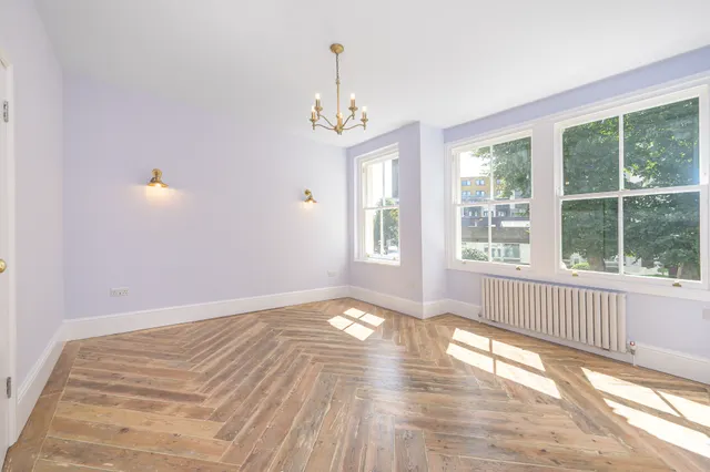 Photo 3 — Flat 2, 126 Fleet Road