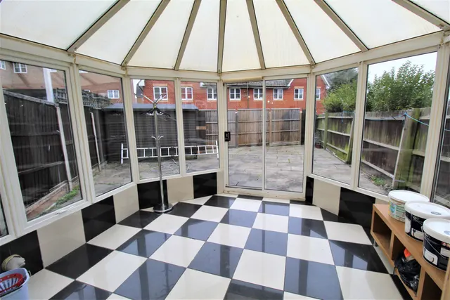 Photo 3 — Caspian Way, Purfleet, Essex, RM19 1LE