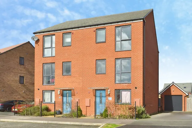 Burney Drive, Eagle Farm South, Milton Keynes, photo 1