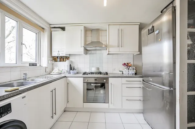 Photo 3 — 4 Coldham Court, Lordship Lane, London
