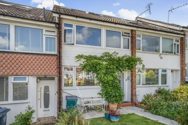 Photo 2 — Cranford Close, Raynes Park, London, SW20