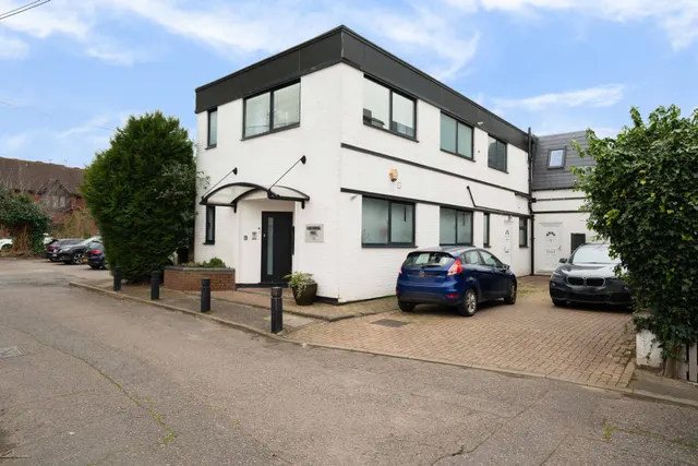 Kingsbridge Road, Walton-On-Thames, KT12, photo 1