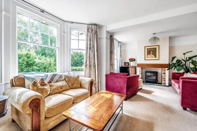 Vincent Drive, Dorking, RH4, photo 2