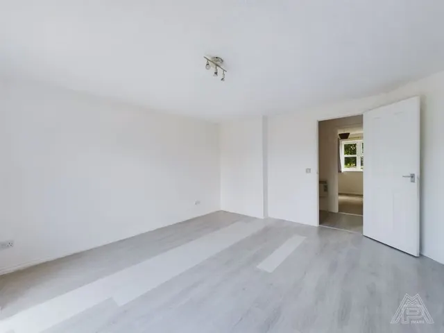 Palliser Drive, Rainham, RM13, photo 3