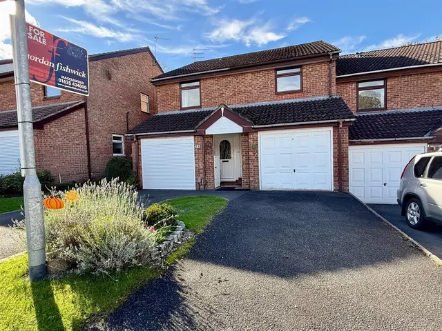 Arbour Mews, Tytherington, SK10, photo 1