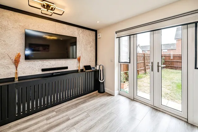 Photo 2 — Grand Junction, Broughton, Aylesbury, Buckinghamshire, HP22