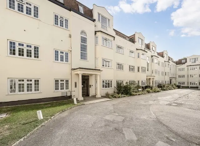 Etchingham Park Road, Finchley, N3, photo 1