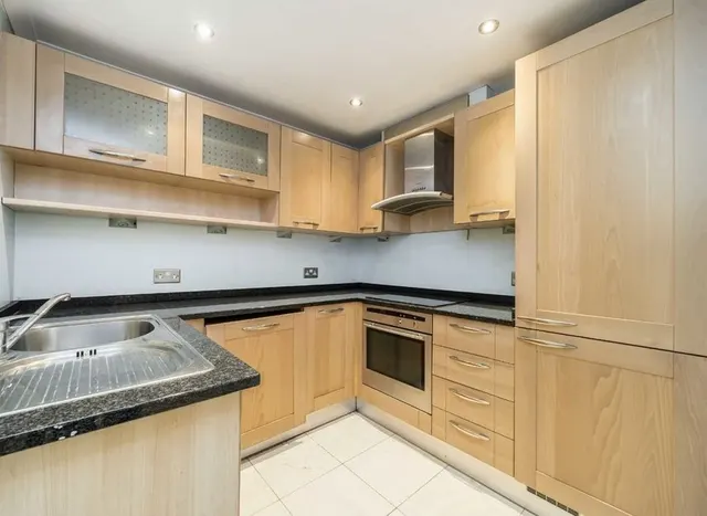 Etchingham Park Road, Finchley, N3, photo 2