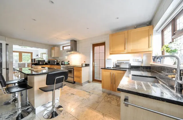 Kynaston Avenue, Aylesbury, HP21, photo 3