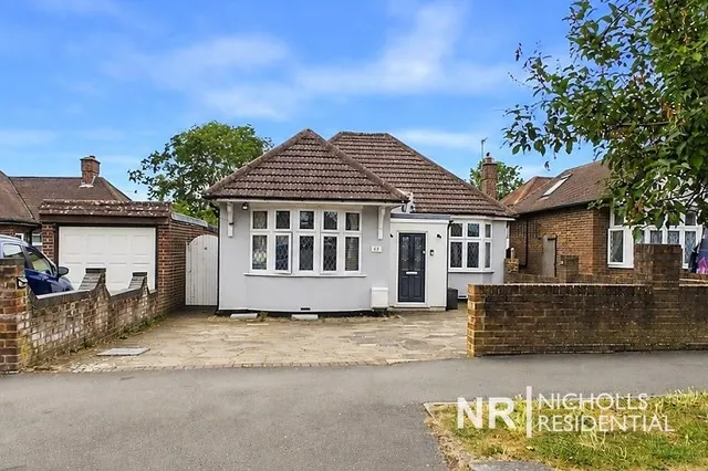 Meadow Walk, Ewell, KT19, photo 1