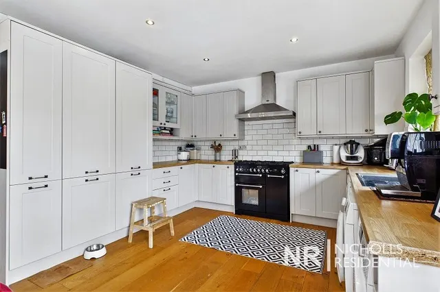 Meadow Walk, Ewell, KT19, photo 3