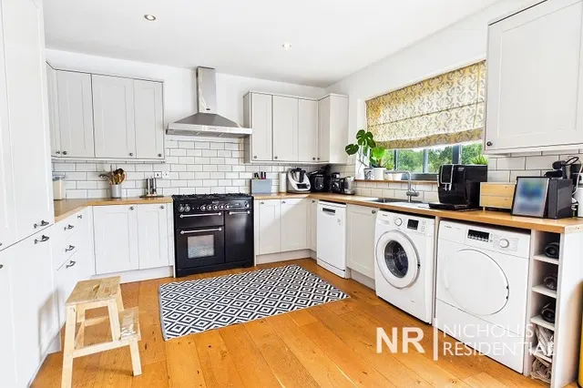 Meadow Walk, Ewell, KT19, photo 2