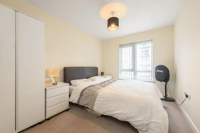 Photo 3 — Flat 16, Goldhawk House, 10 Beaufort Square, London