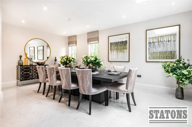 Photo 2 — Cullinan Close, Cuffley, Hertfordshire, EN6 4FF