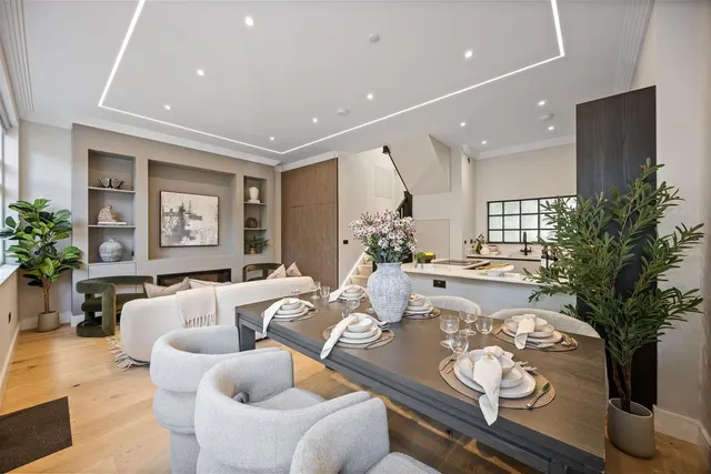 Wavel Mews South Hampstead, London NW6 3AB, photo 1