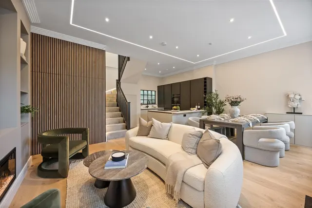 Photo 2 — Wavel Mews South Hampstead, London NW6 3AB