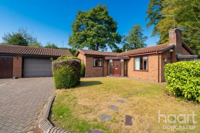 St Thomas's Close, Balby, DN4, photo 1