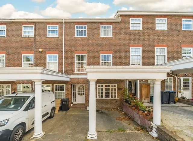 Pine Grove, Wimbledon, SW19, photo 1