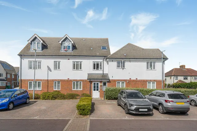 Chandlers Close, West Molesey, KT8, photo 1