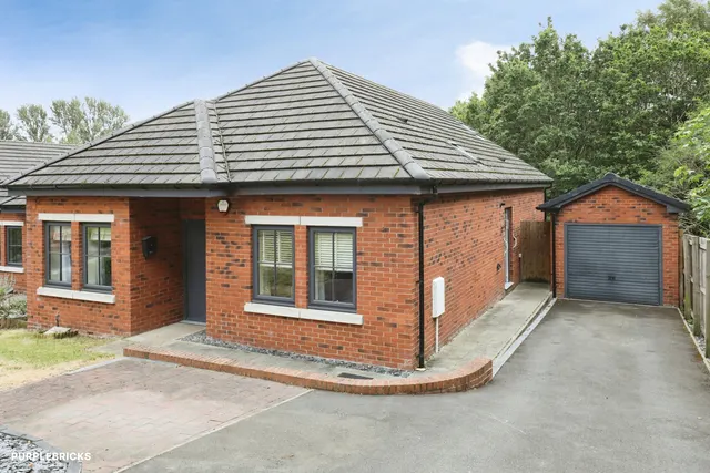 Stafford Avenue, Newcastle, ST5, photo 1
