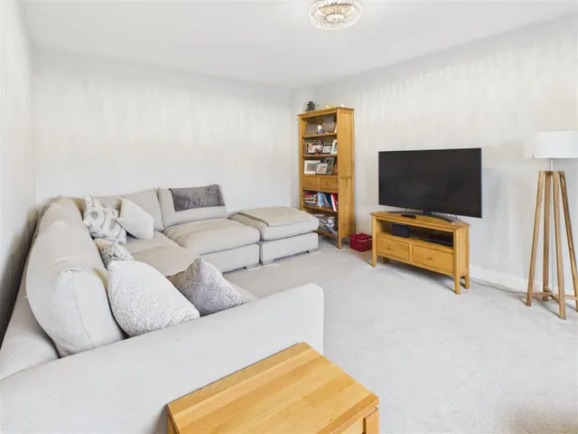 Wheelbarrow Way, Malvern, WR14, photo 2