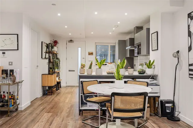 Photo 3 — Wallis Road, London, E9 5TF