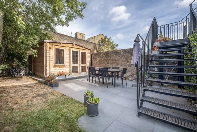 Photo 3 — Heathfield Square London SW18