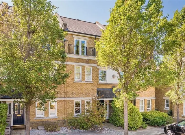 Admiralty Way, Teddington, TW11, photo 1