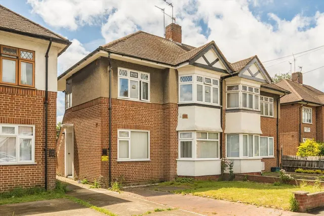 Marlborough Road, TW13, photo 1