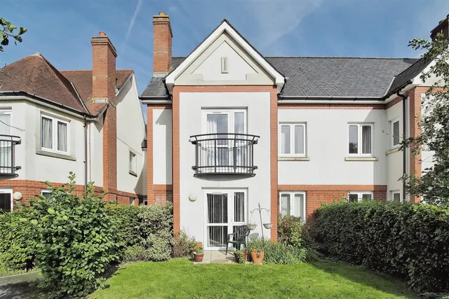 Avenue Road, Lymington, SO41, photo 1