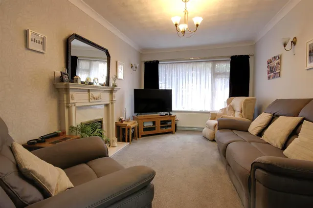Sandringham Close, Cottingham, photo 2