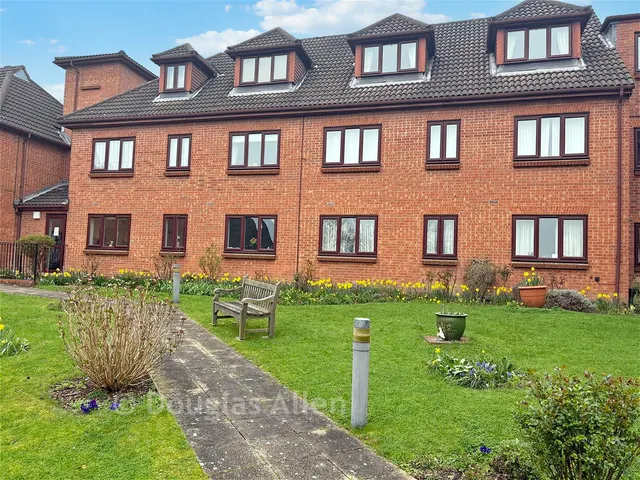 Albert Road, Buckhurst Hill, IG9, photo 2