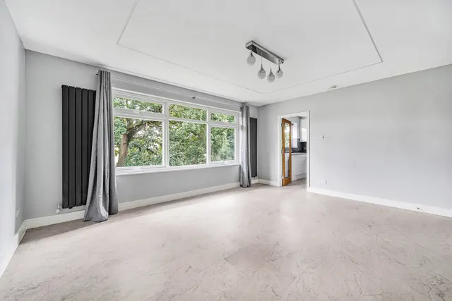 Photo 2 — 10 Dell Farm Road, Ruislip
