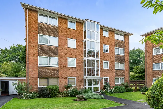 10 Dell Farm Road, Ruislip, photo 1