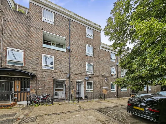 Abbott Road, London, E14, photo 1