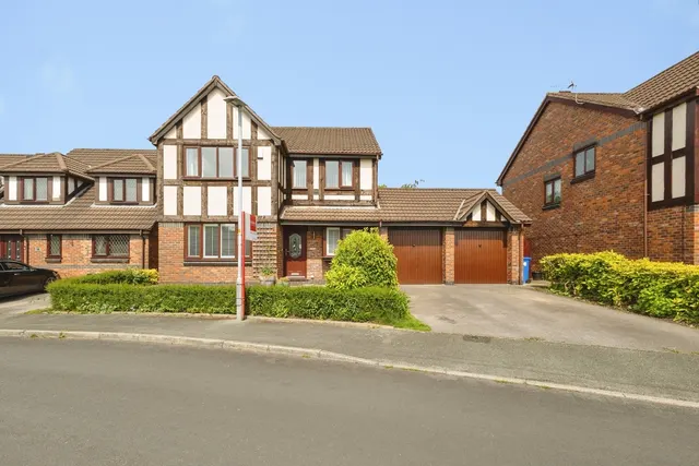 Rowanswood Drive, HYDE, Cheshire, SK14, photo 1
